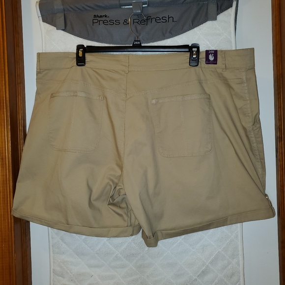 24 Gloria Vanderbilt khaki beige tan shorts NWT - Picture 2 of 8